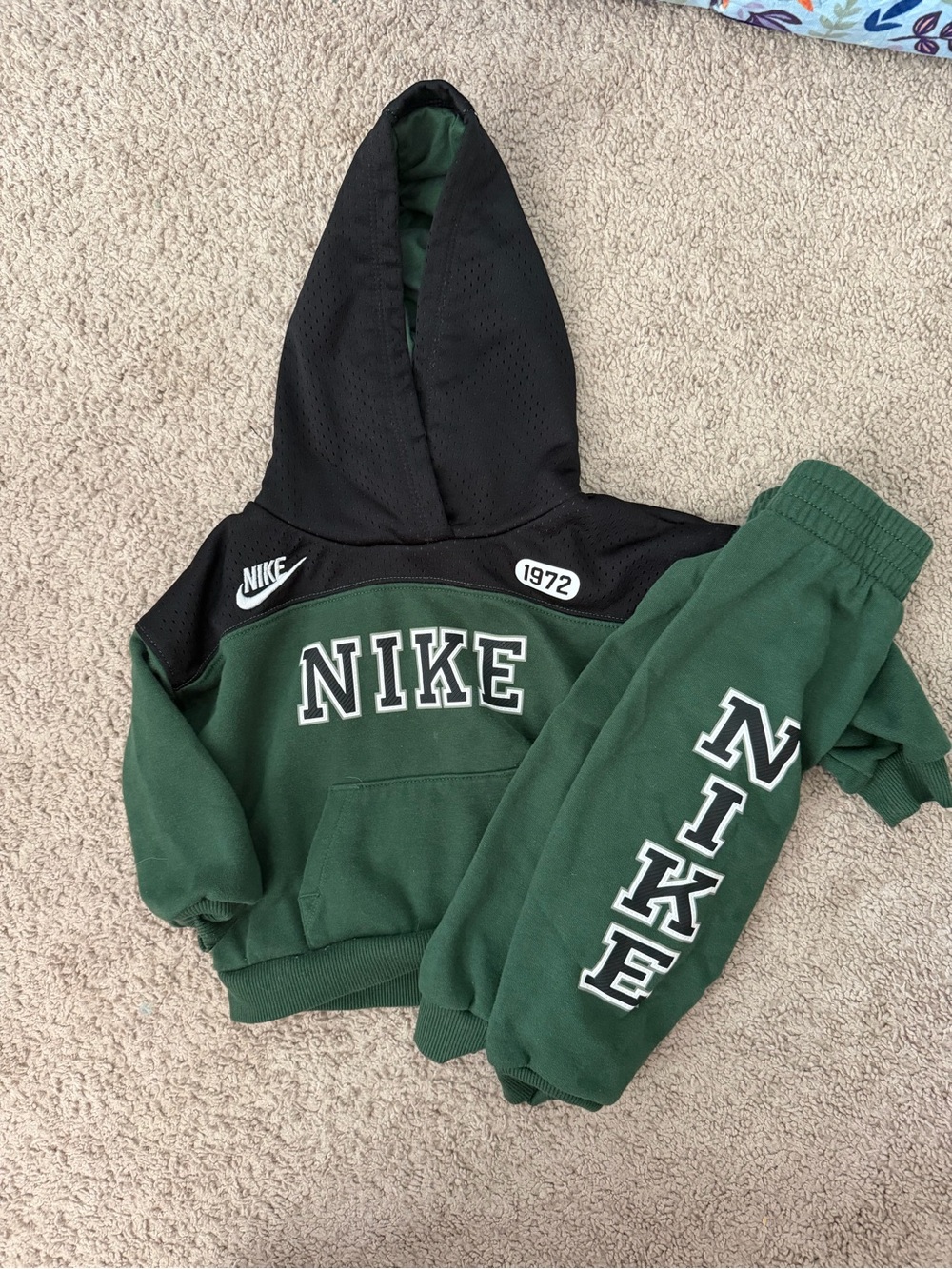 Nike Green & Black Kids Sweatshirt and Joggers Set